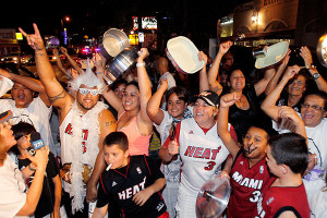 nba_a_heat_fans_b1_600